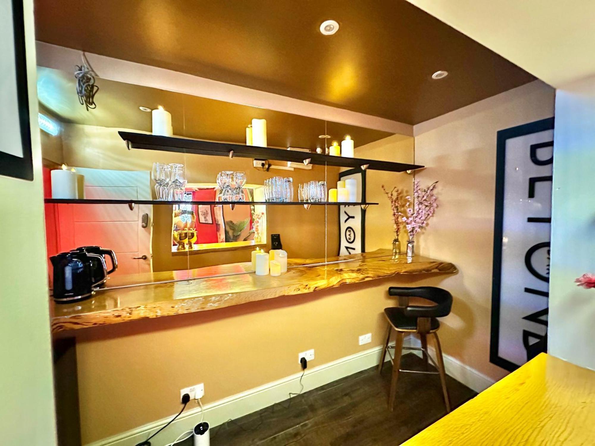 Beyond - Romantic Basement Apartment - Close To Beach - With Parking Bournemouth Exteriör bild