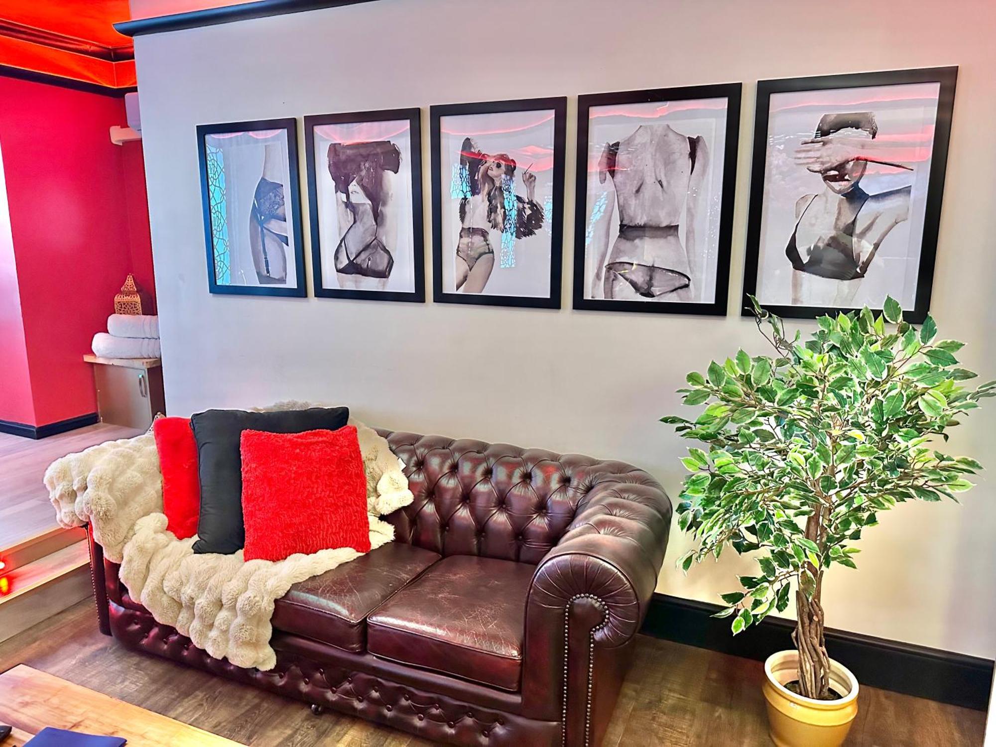 Beyond - Romantic Basement Apartment - Close To Beach - With Parking Bournemouth Exteriör bild