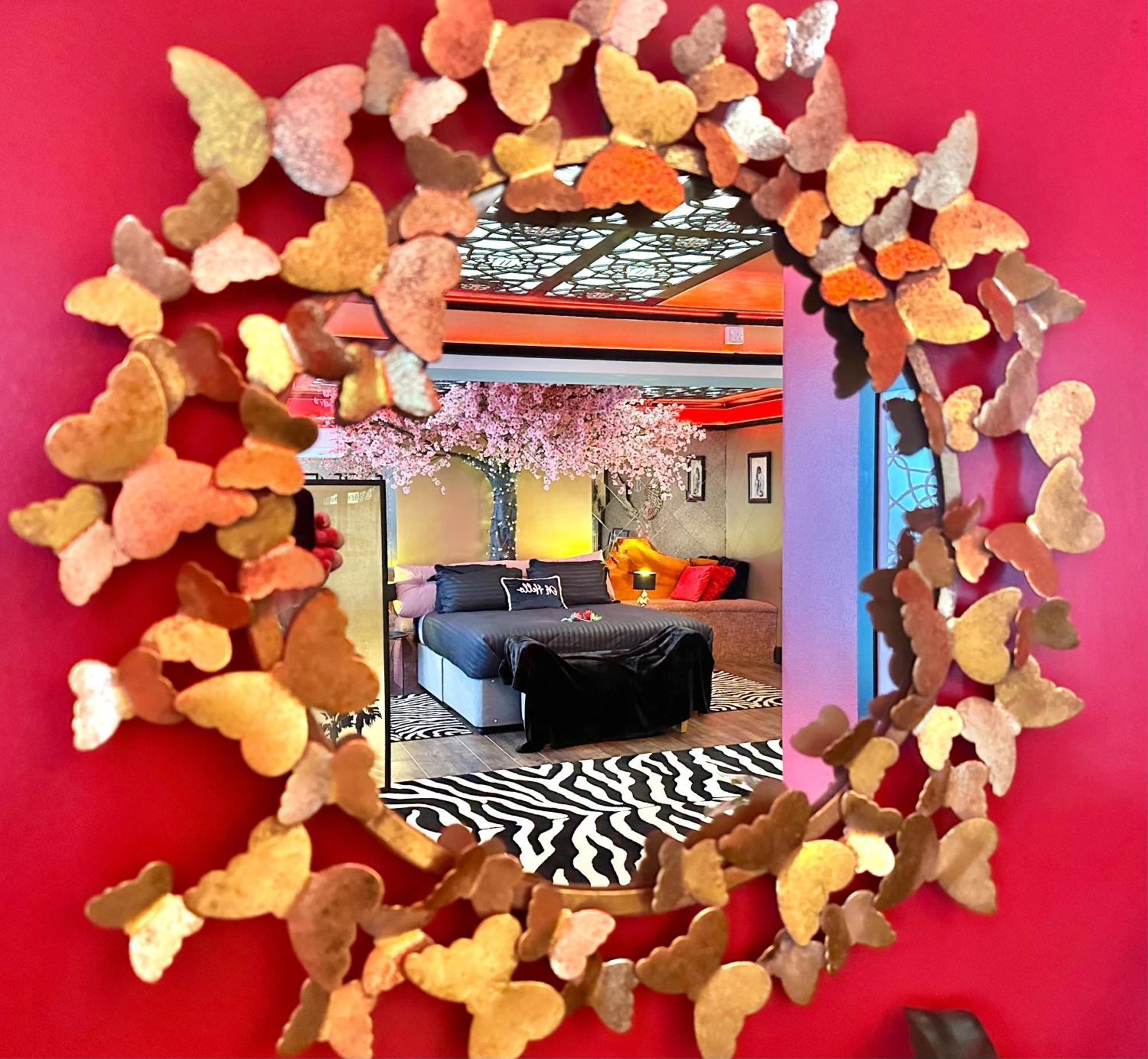 Beyond - Romantic Basement Apartment - Close To Beach - With Parking Bournemouth Exteriör bild