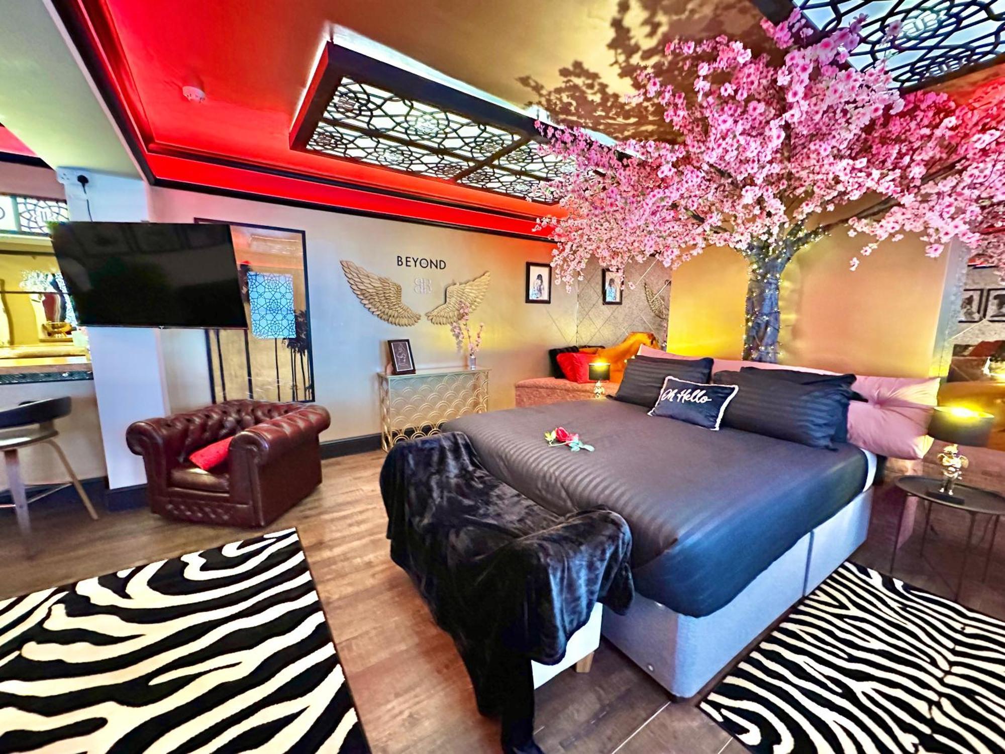 Beyond - Romantic Basement Apartment - Close To Beach - With Parking Bournemouth Exteriör bild
