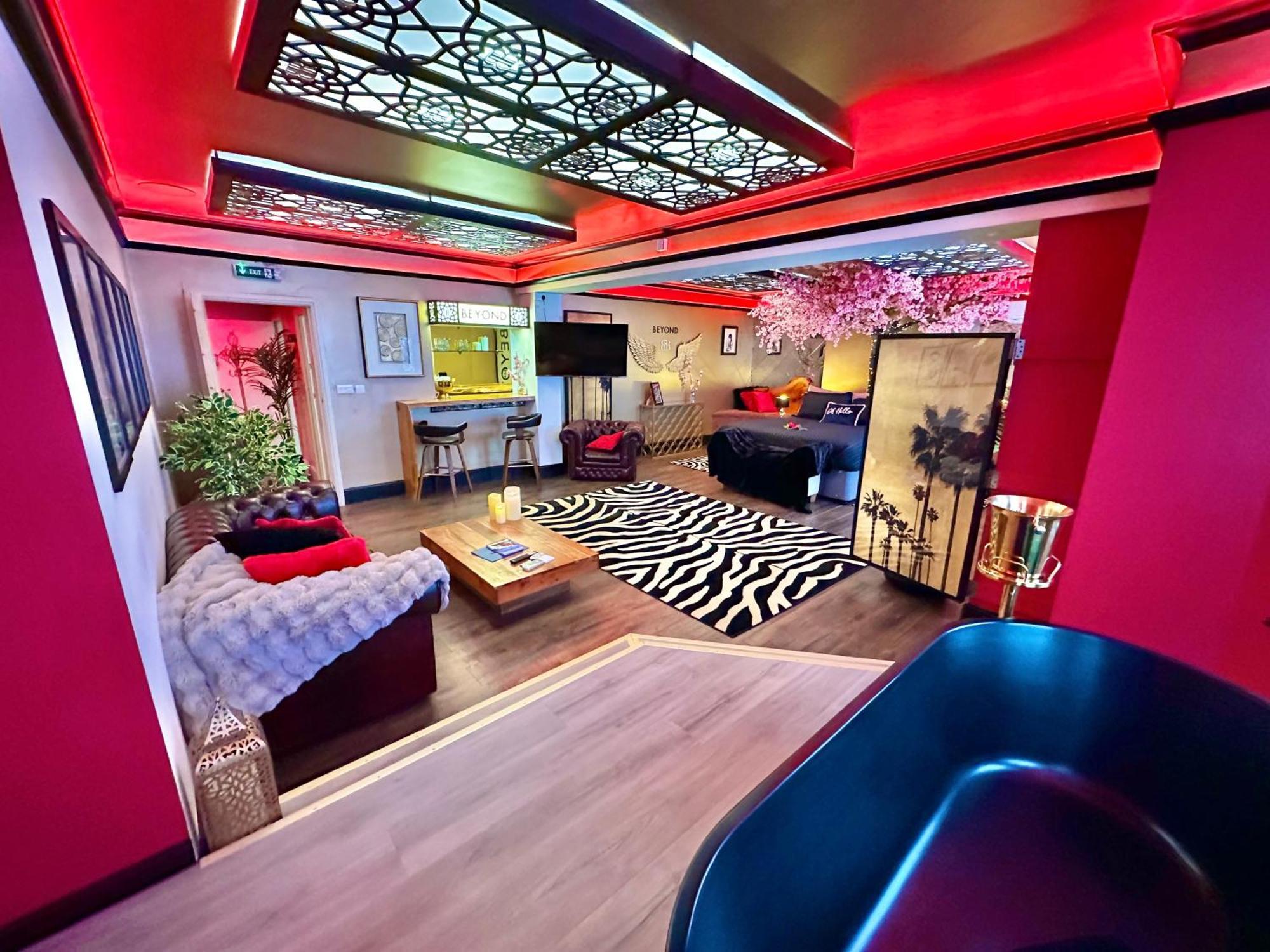 Beyond - Romantic Basement Apartment - Close To Beach - With Parking Bournemouth Exteriör bild