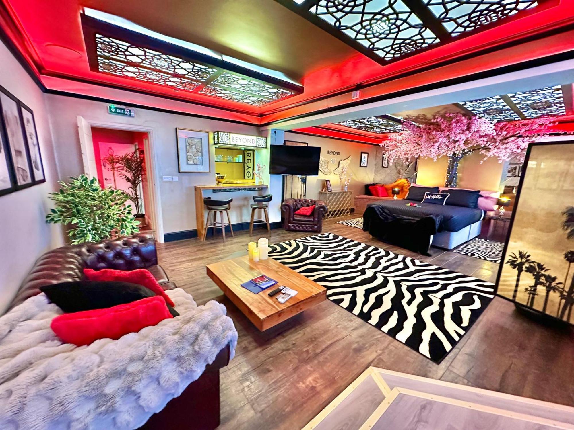 Beyond - Romantic Basement Apartment - Close To Beach - With Parking Bournemouth Exteriör bild