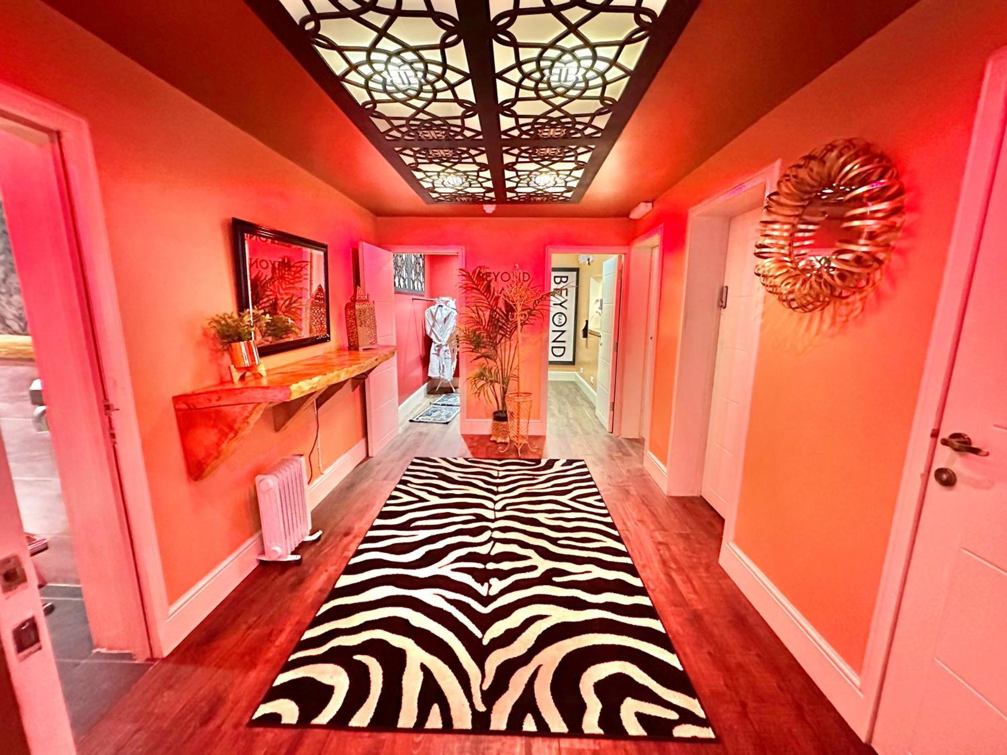 Beyond - Romantic Basement Apartment - Close To Beach - With Parking Bournemouth Exteriör bild