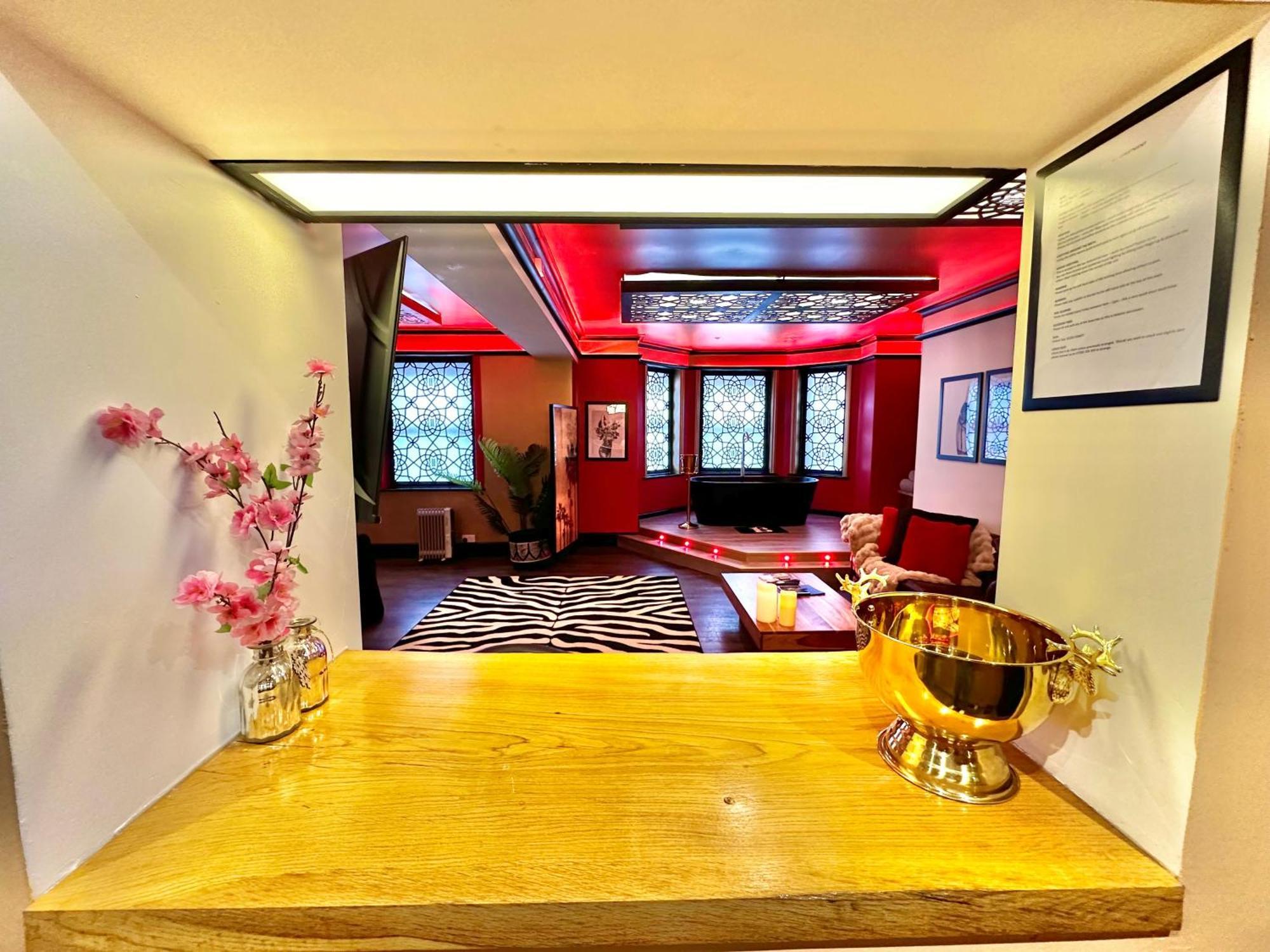 Beyond - Romantic Basement Apartment - Close To Beach - With Parking Bournemouth Exteriör bild