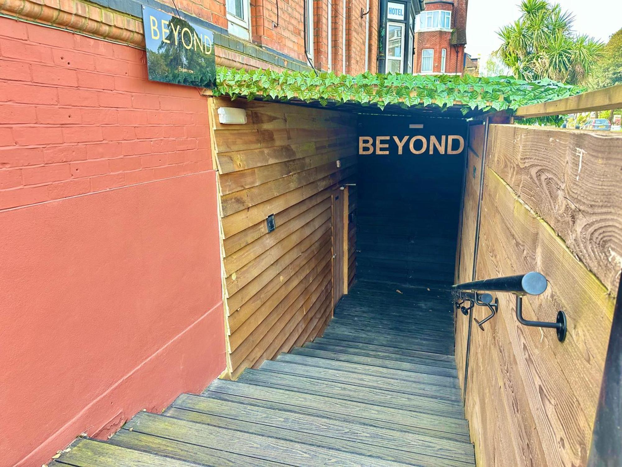 Beyond - Romantic Basement Apartment - Close To Beach - With Parking Bournemouth Exteriör bild
