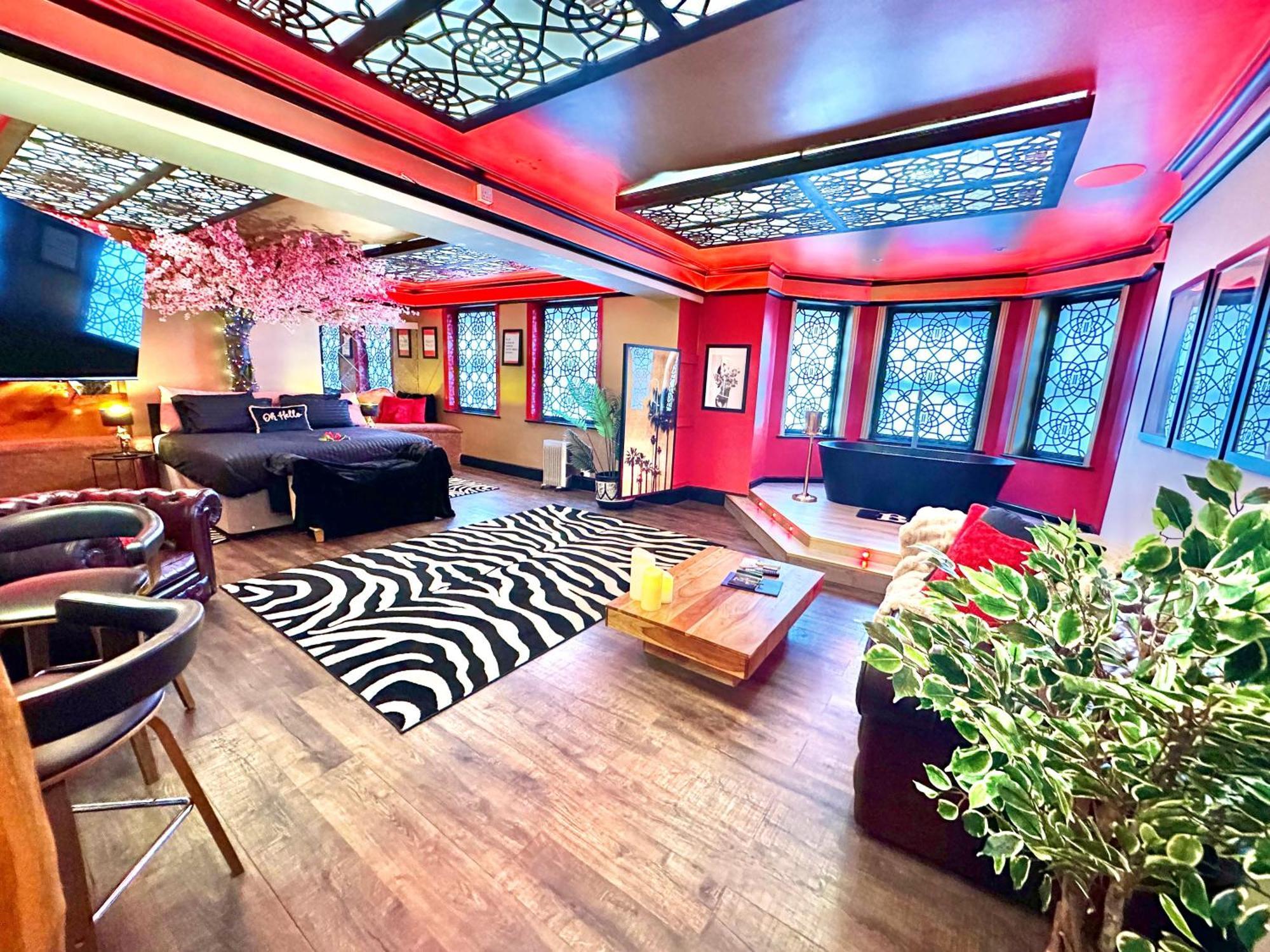 Beyond - Romantic Basement Apartment - Close To Beach - With Parking Bournemouth Exteriör bild