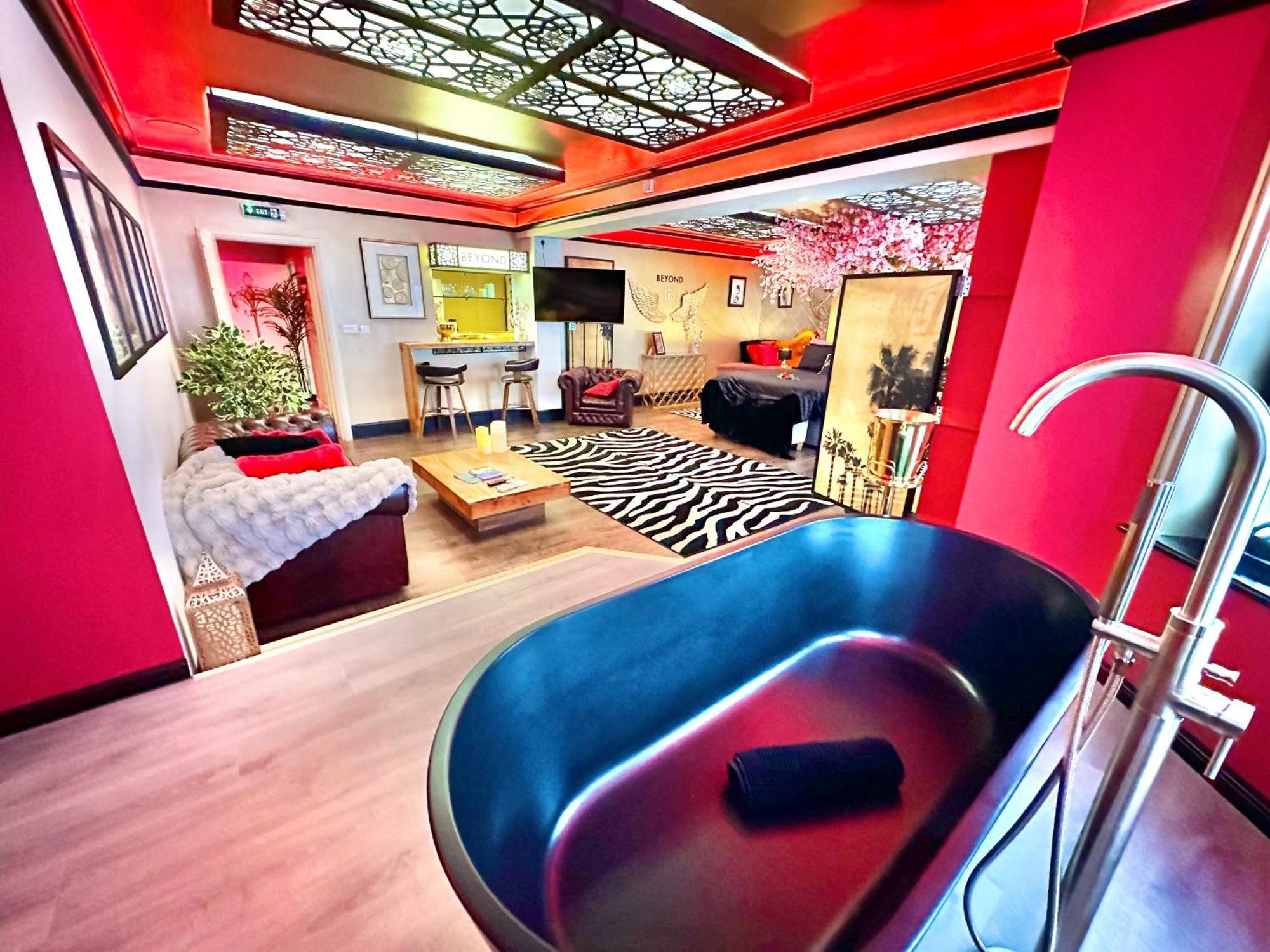 Beyond - Romantic Basement Apartment - Close To Beach - With Parking Bournemouth Exteriör bild