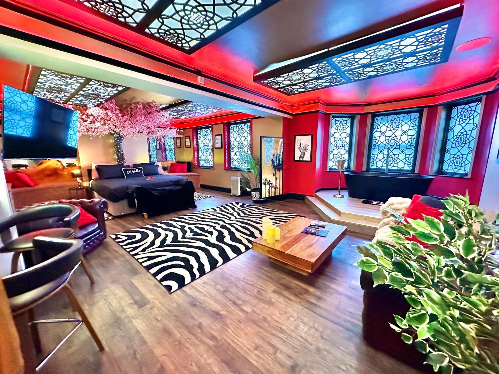 Beyond - Romantic Basement Apartment - Close To Beach - With Parking Bournemouth Exteriör bild