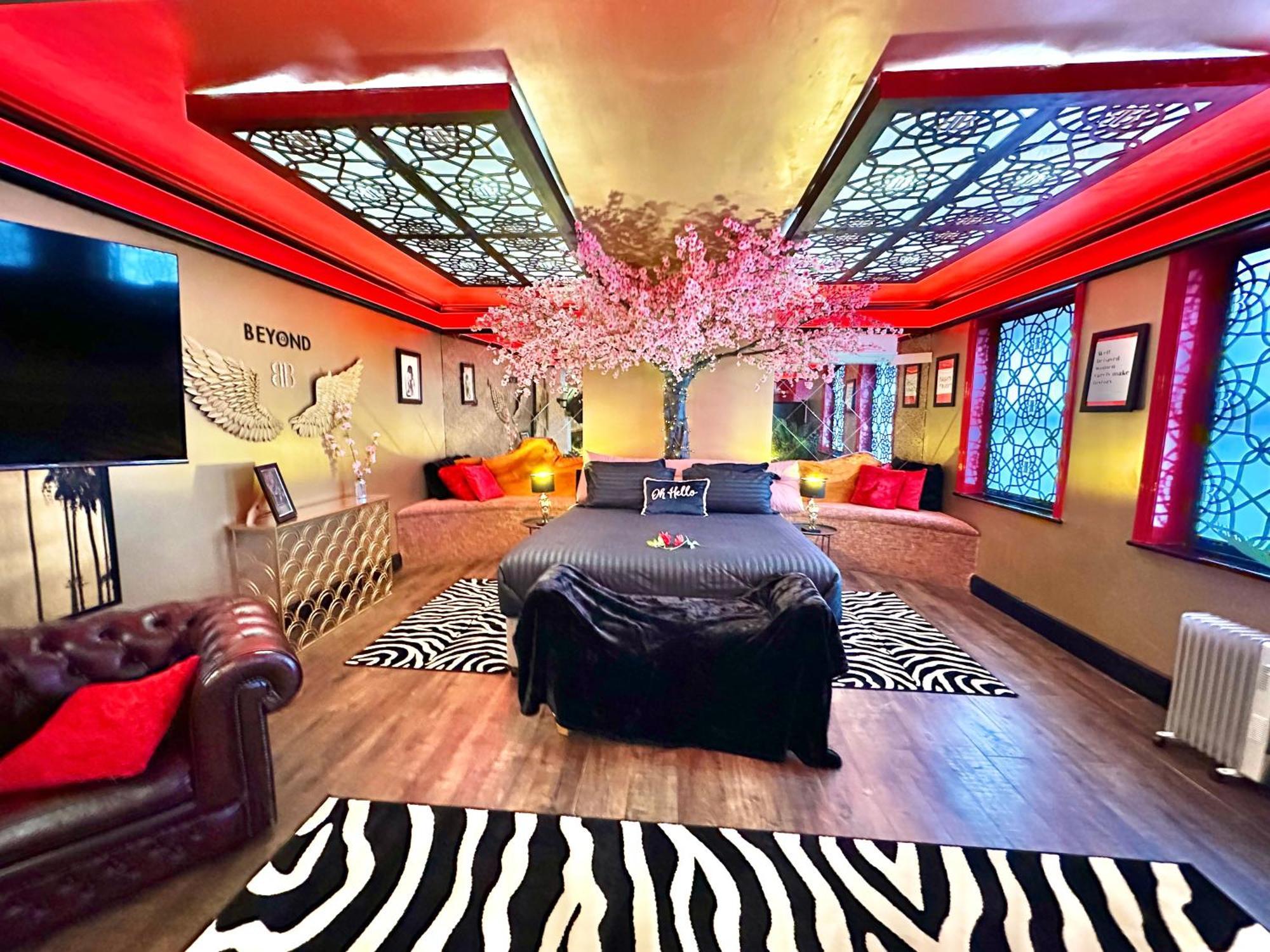 Beyond - Romantic Basement Apartment - Close To Beach - With Parking Bournemouth Exteriör bild